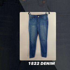 EUC 1822 Denim Medium Wash Skinny Jeans